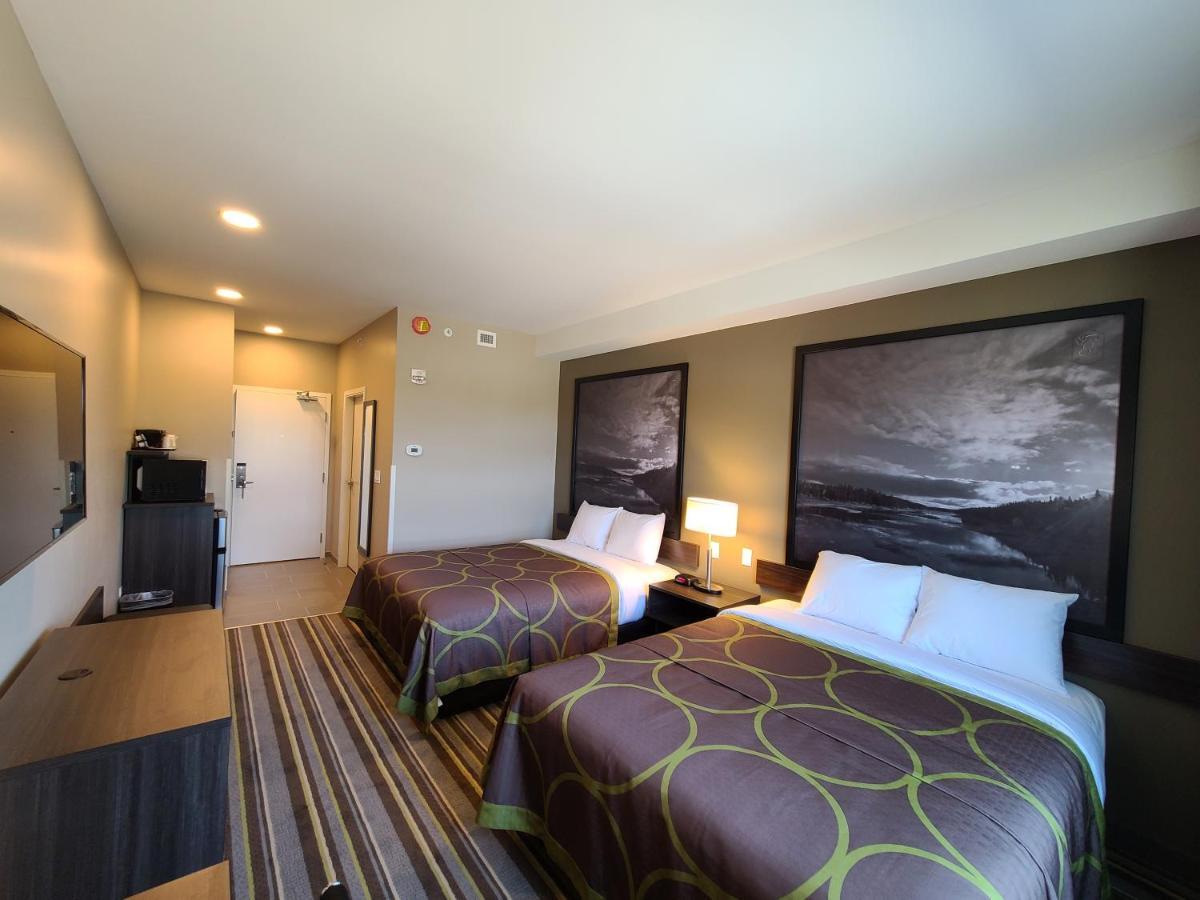 Super 8 By Wyndham Thompson Hotel Exterior foto