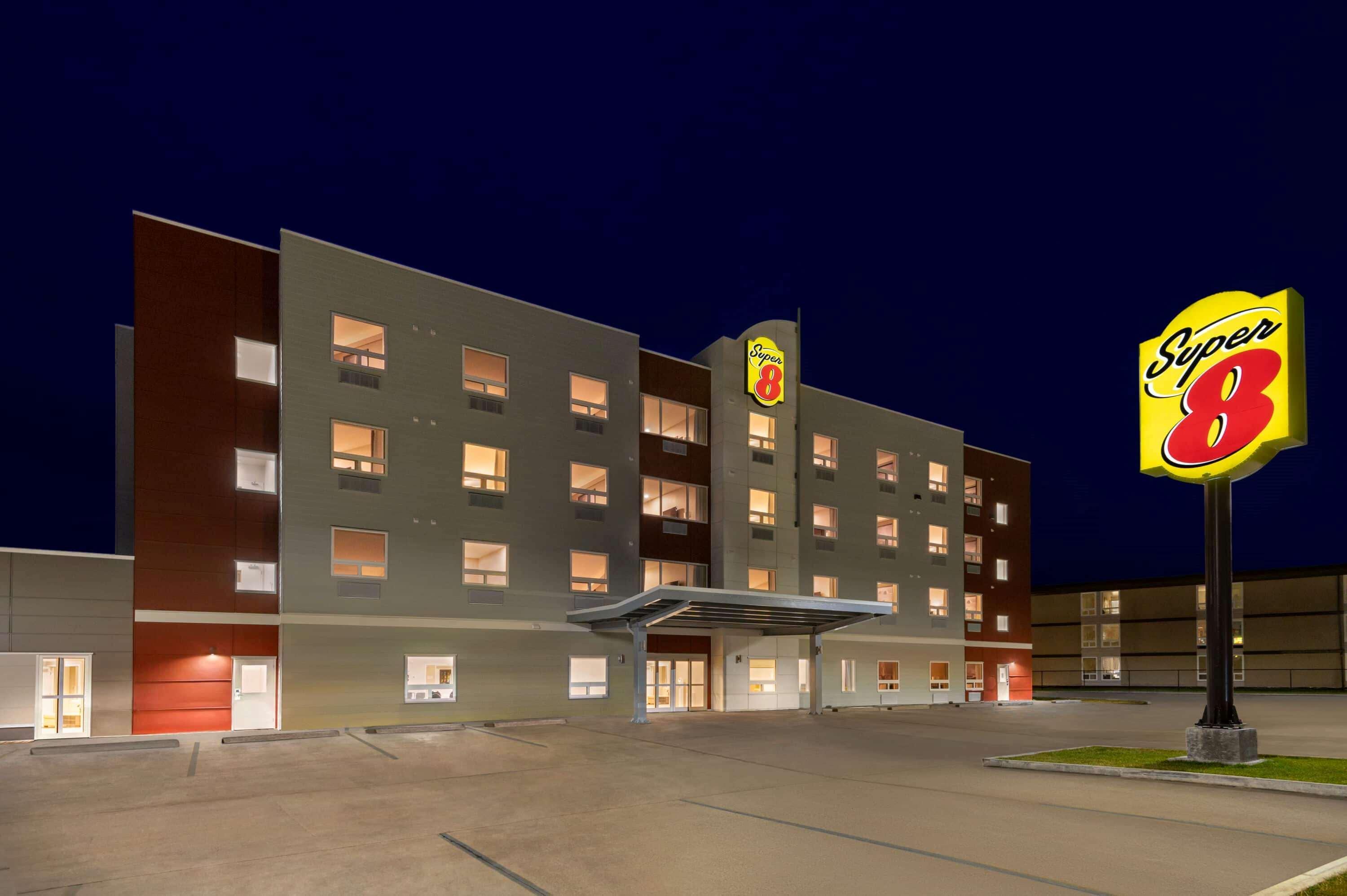Super 8 By Wyndham Thompson Hotel Exterior foto